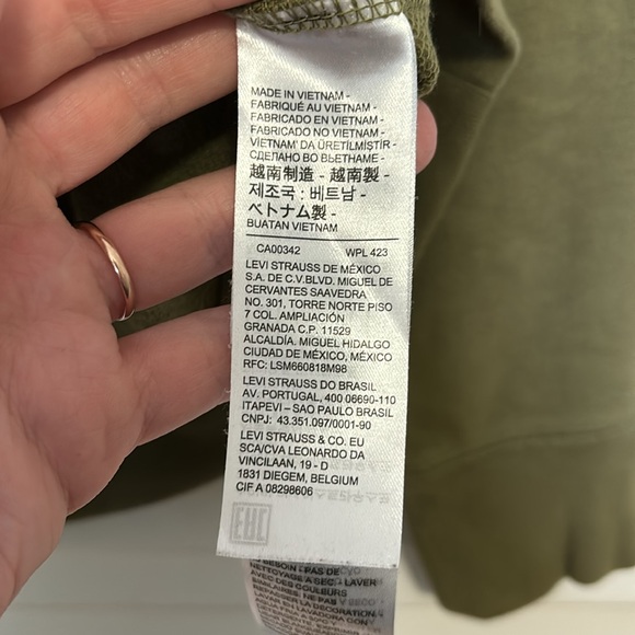 Levi’s army green crew neck sweater - Picture 5 of 7
